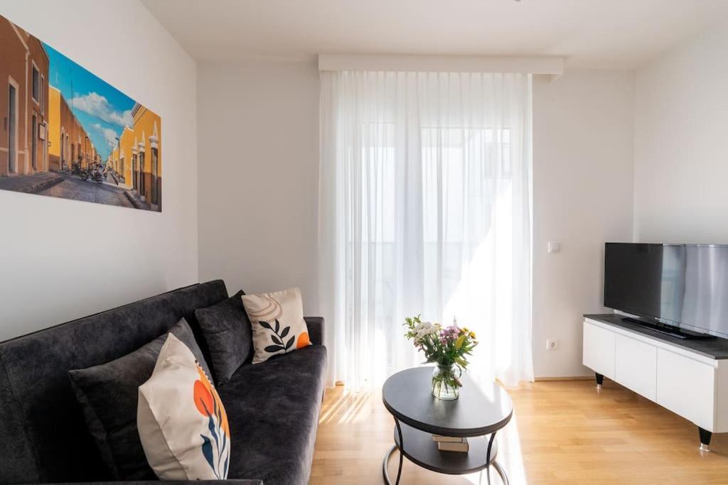Sunny 1Br Home With Balcony By Hm فيينا المظهر الخارجي الصورة